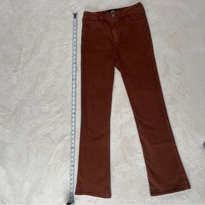 Hollister Ultra High Rise Boot Brown jeans size 29x32 9R- no signs of wear!